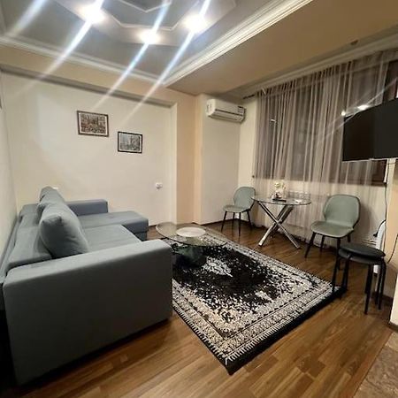 Cozy Apartment In The Heart Of Yerevan Exterior photo